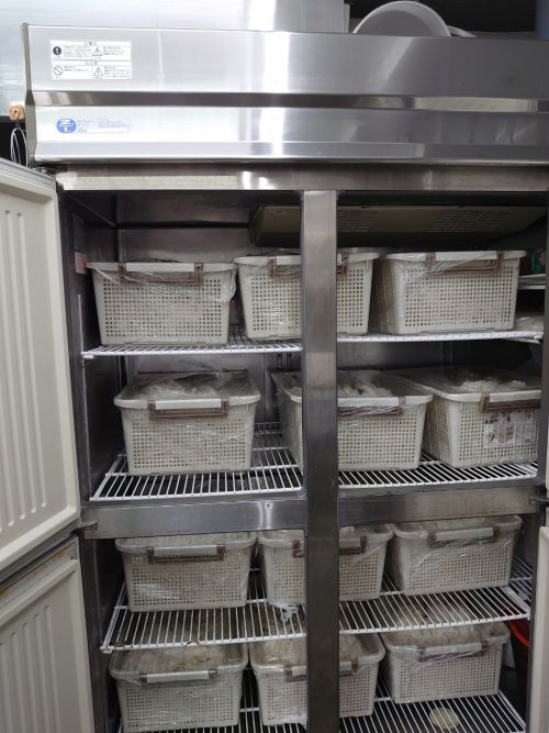 Tất cả các sản phẩm đều được bọc kín bằng màng bọc, bảo quản trong tủ lạnh trước khi cân và đóng gói Tất cả các sản phẩm đều được bọc kín bằng màng bọc, bảo quản trong tủ lạnh trước khi cân và đóng gói