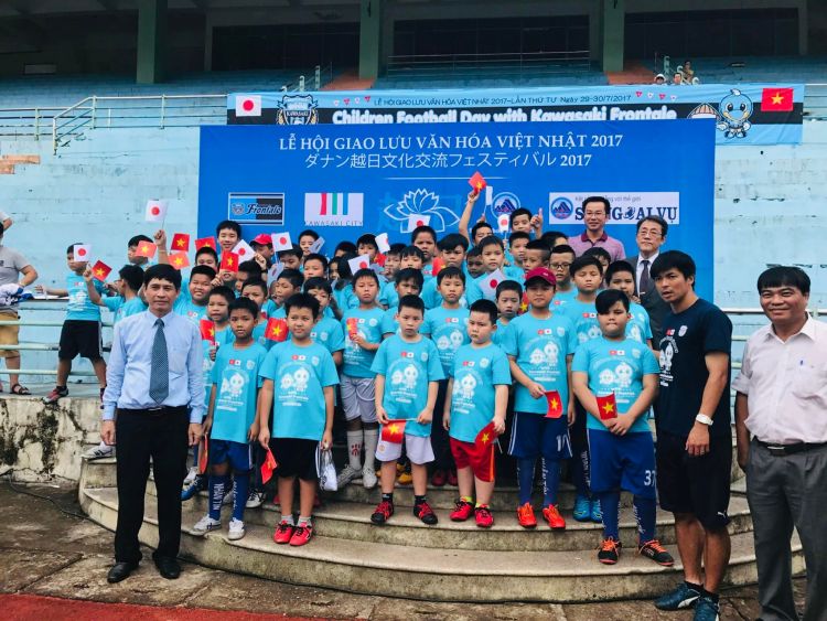 giao lưu bóng đá