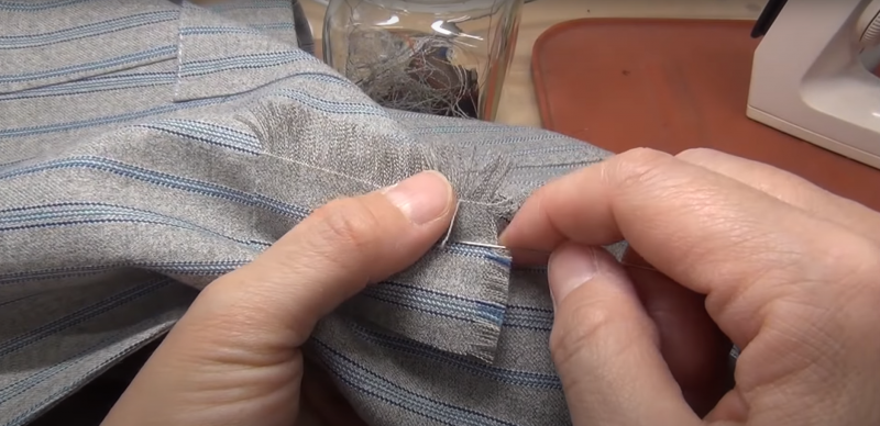 công đoạn khâu từng sợi vải