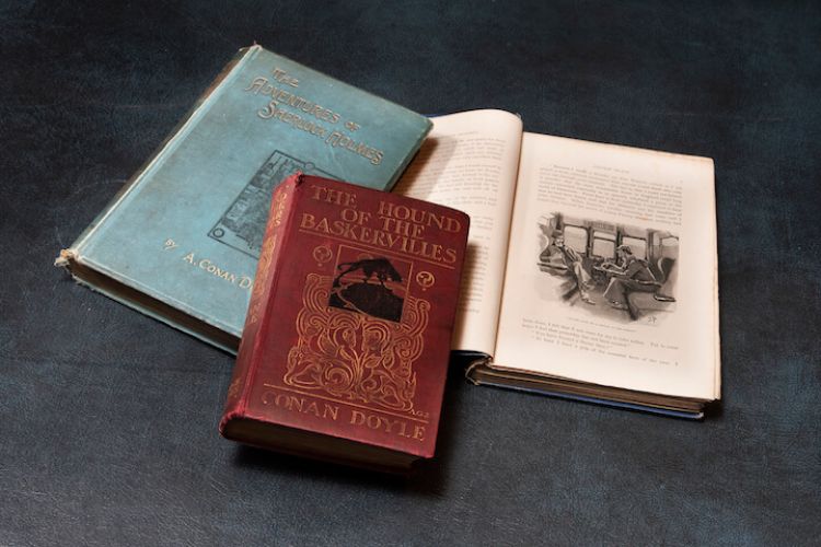 tiểu thuyết Holmes