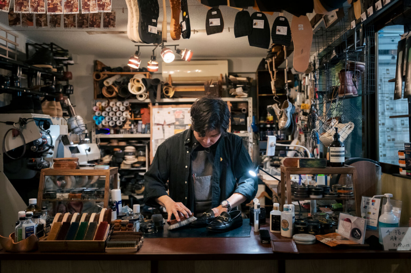 cửa hàng đánh giày hiện đại