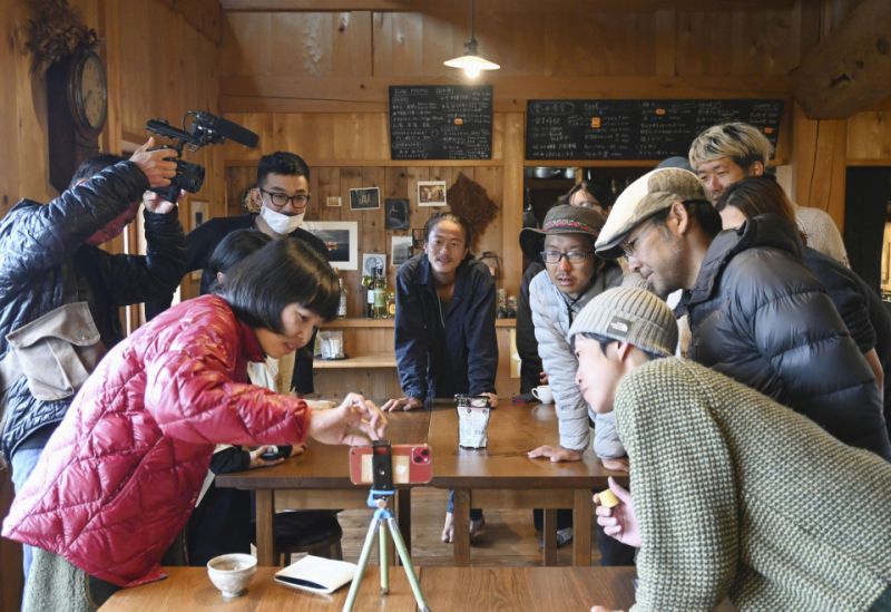 các nghệ sĩ thực hiện dự án