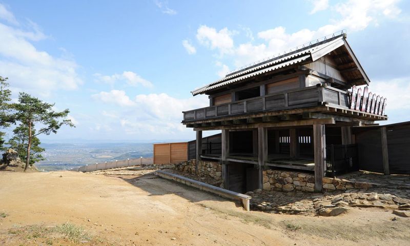 lâu đài kinojo ở okayama