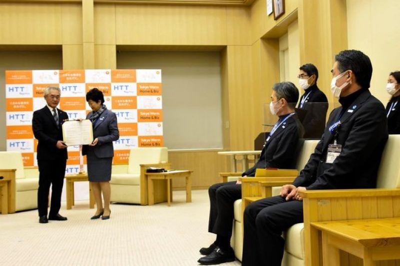 công chức Tokyo đồng loạt mặc áo len cổ lọ công chức Tokyo đồng loạt mặc áo len cổ lọ
