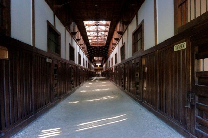 bên trong nhà tù Nhật Bản