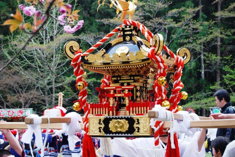 nghi thức rước kiệu trong lễ hội kumano hongu taisha