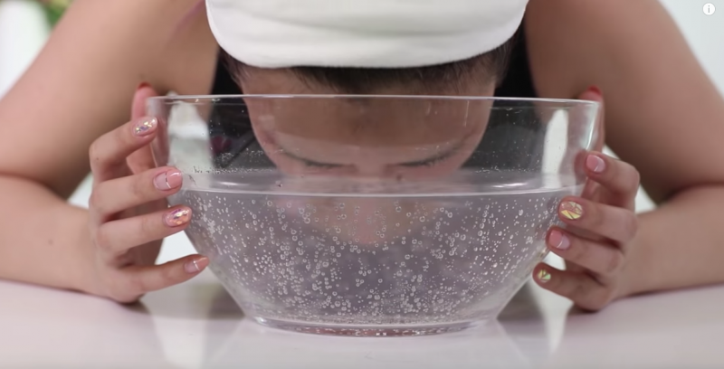 ngâm mặt với nước có ga