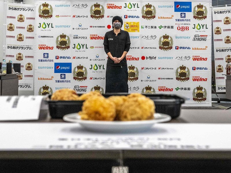 thí sinh trình bày về món ăn