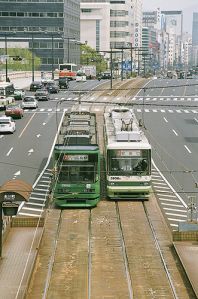phương tiện chủ yếu ở Hiroshima là xe điện