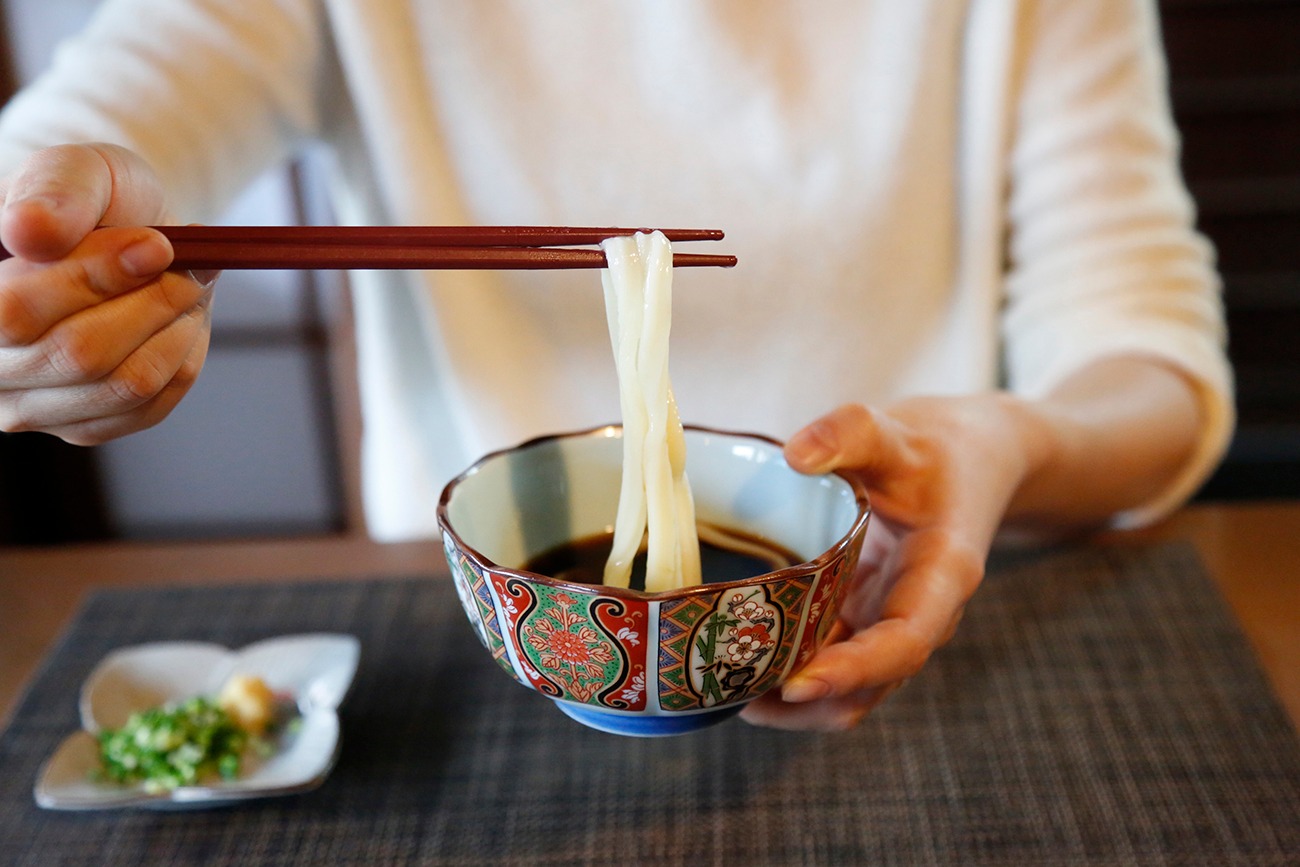 Tự tay tạo nên những sợi Udon tươi tại nhà hàng Miyoshiya