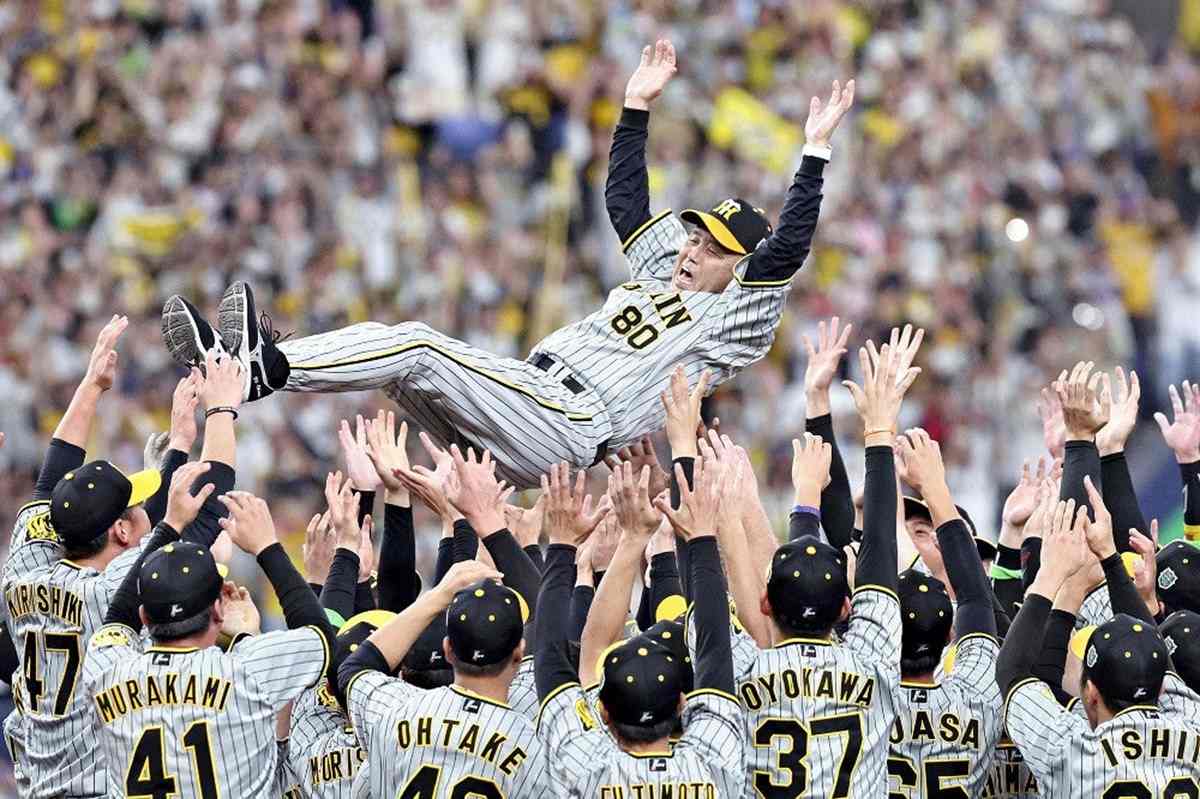 Đội bóng chày Hanshin Tigers vô địch năm 2023 hanshin-tigers