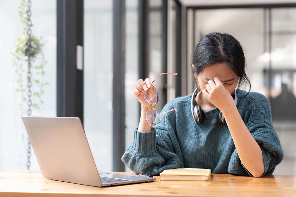 Căng thẳng do công việc và các mối quan hệ cá nhân là yếu tố hàng đầu gây ra các vấn đề về da cang-thang