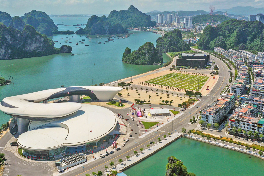 Quảng trường 30/10, địa điểm chính diễn ra Lễ hội Hokkaido Hạ Long 2023 quang-truong-30-10