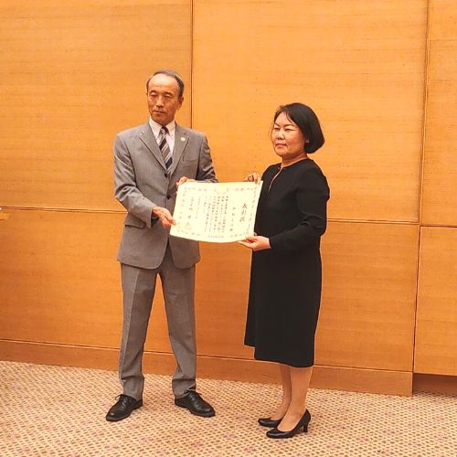 Trưởng đại diện Seed to Table nhận bằng khen của Bộ trưởng Bộ Ngoại giao Nhật Bản