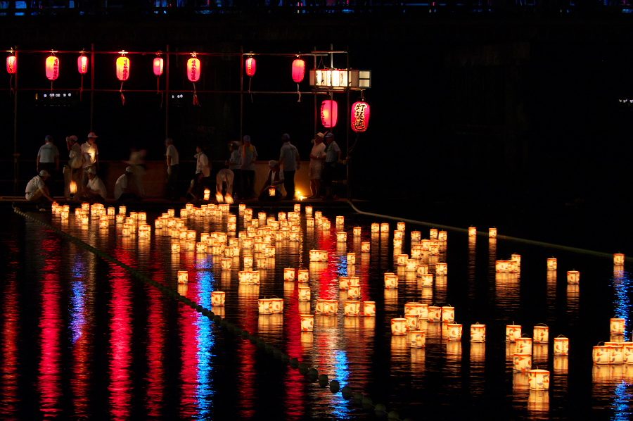 arashiyama-floating-lantern