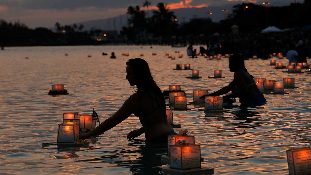 shinnyo-lantern-floating-hawaii