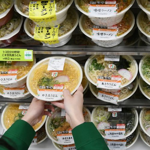 Thông minh như lò vi sóng Nhật Bản: tự biết canh thời gian hâm nóng đồ ăn