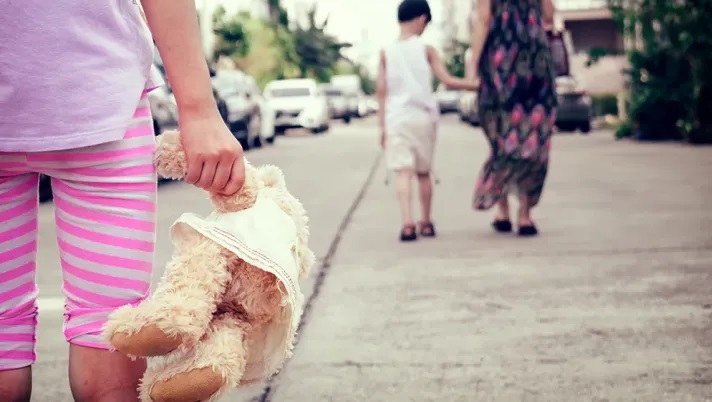 trẻ mồ côi ảnh - adoption--