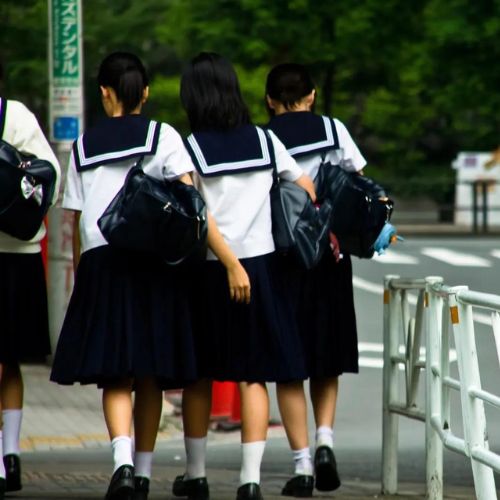 Thời gian đi lại hằng ngày có liên quan đến chứng trầm cảm ở học sinh trung học