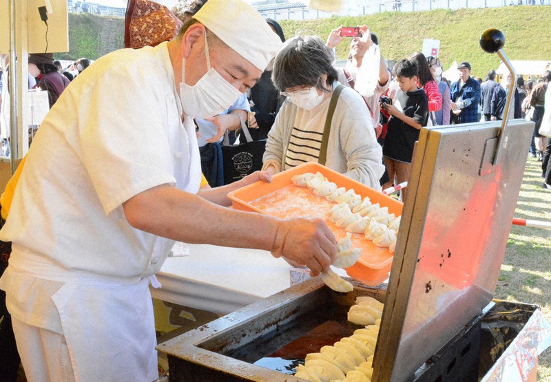 Lễ hội Gyoza Utsunomiya le-hoi-gyoza-utsunomiya