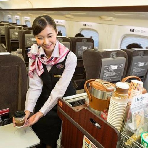 Người Nhật săn lùng xe đẩy thức ăn Shinkansen đã qua sử dụng