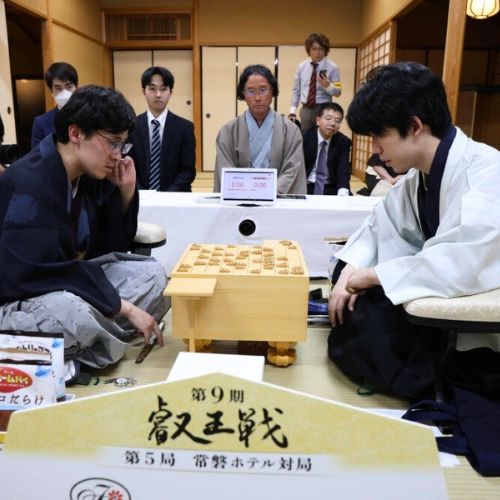 Kỳ thủ Sota Fujii bị ngôi sao Shogi mới nổi đánh bại