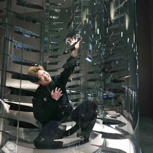 Tòa tháp nơi hàng trăm mũi dao lao về phía bạn