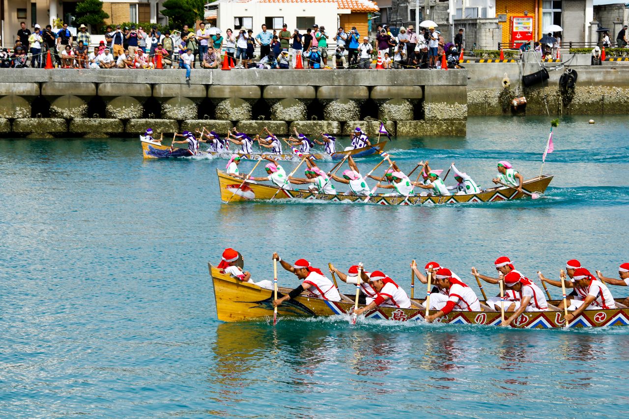 Đua thuyền Itoman Hare ở Okinawa. itoman-hare