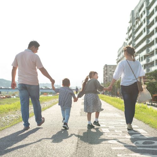 Một thành phố ở Nhật cho phép trẻ em nghỉ học để dành thời gian bên gia đình