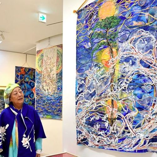 Tác phẩm được tạo nên bởi những mảnh Kimono của nghệ sĩ 76 tuổi