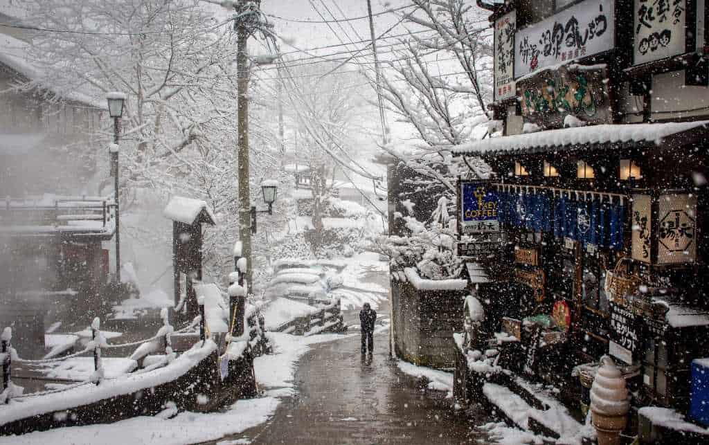 Thị trấn Nozawa Onsen ở tỉnh Nagano vào mùa đông nozawa-onsen