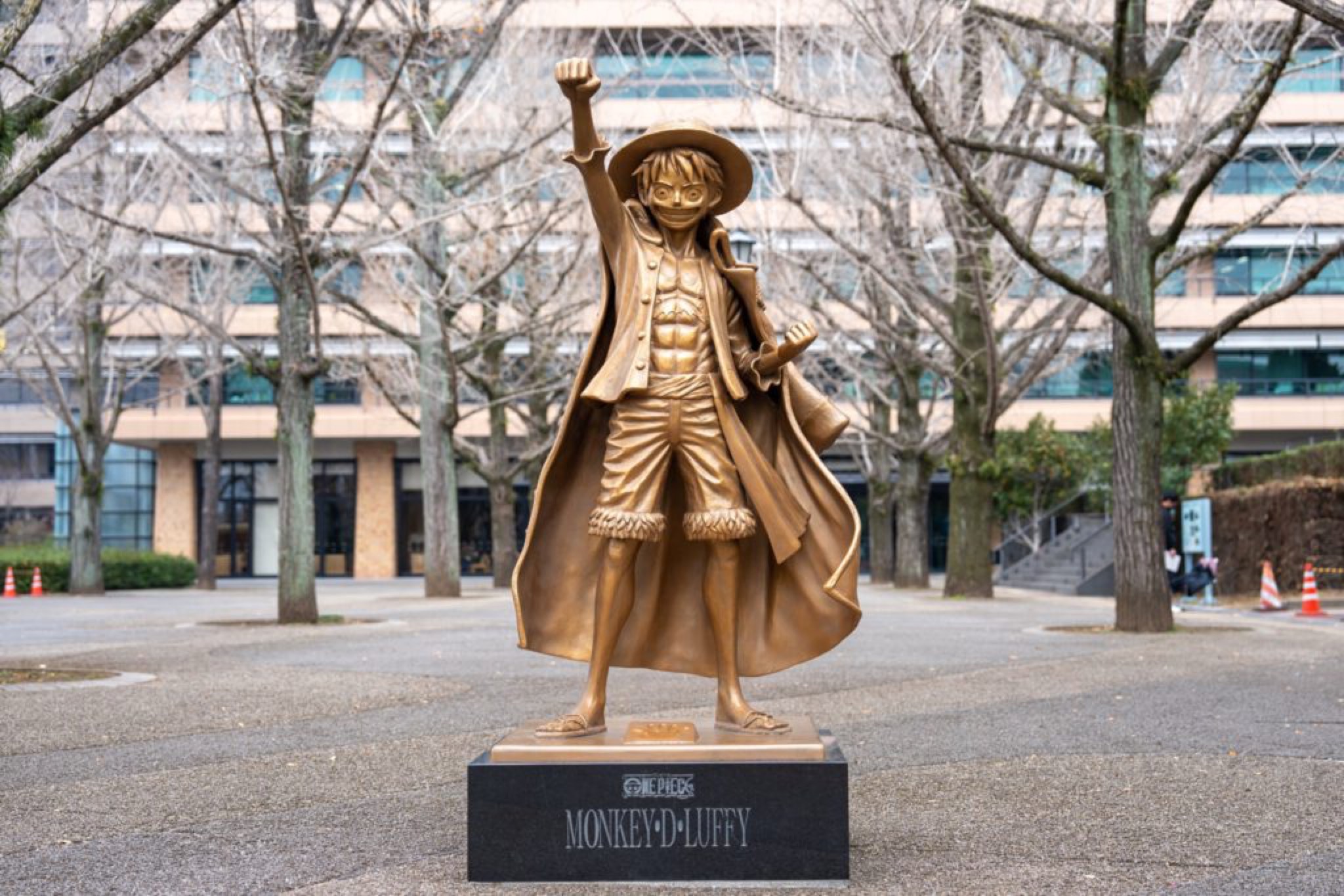 luffy-statue luffy-statue