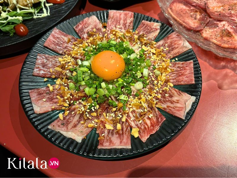 Sashimi bò Wagyu thit-song