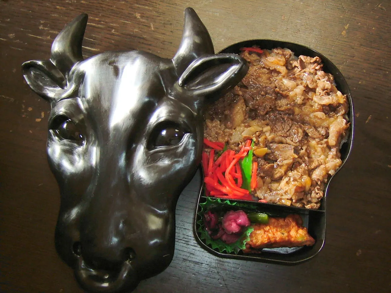 Ekiben cơm thịt bò com-thit-bo