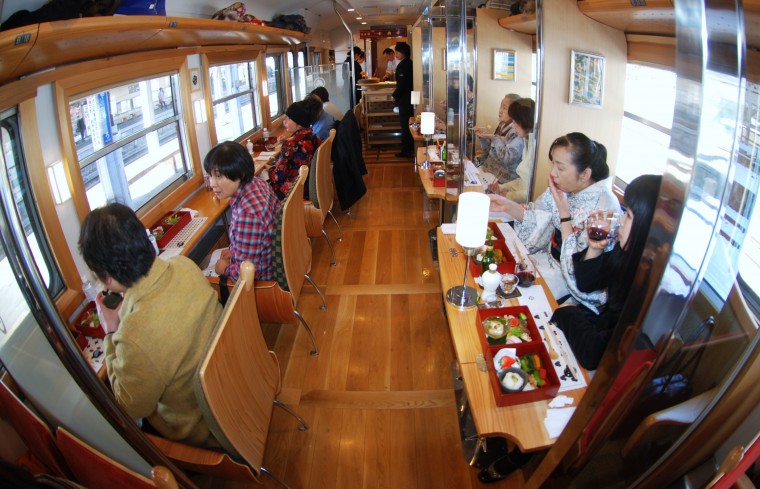 Nhà hàng tàu hỏa Rokumon Restaurant-Train-Rokumon