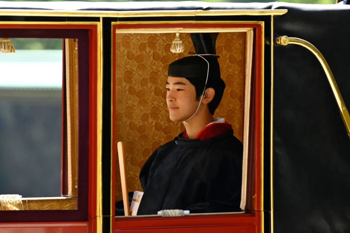 hoang-tu-hisahito-3 hoang-tu-hisahito-3
