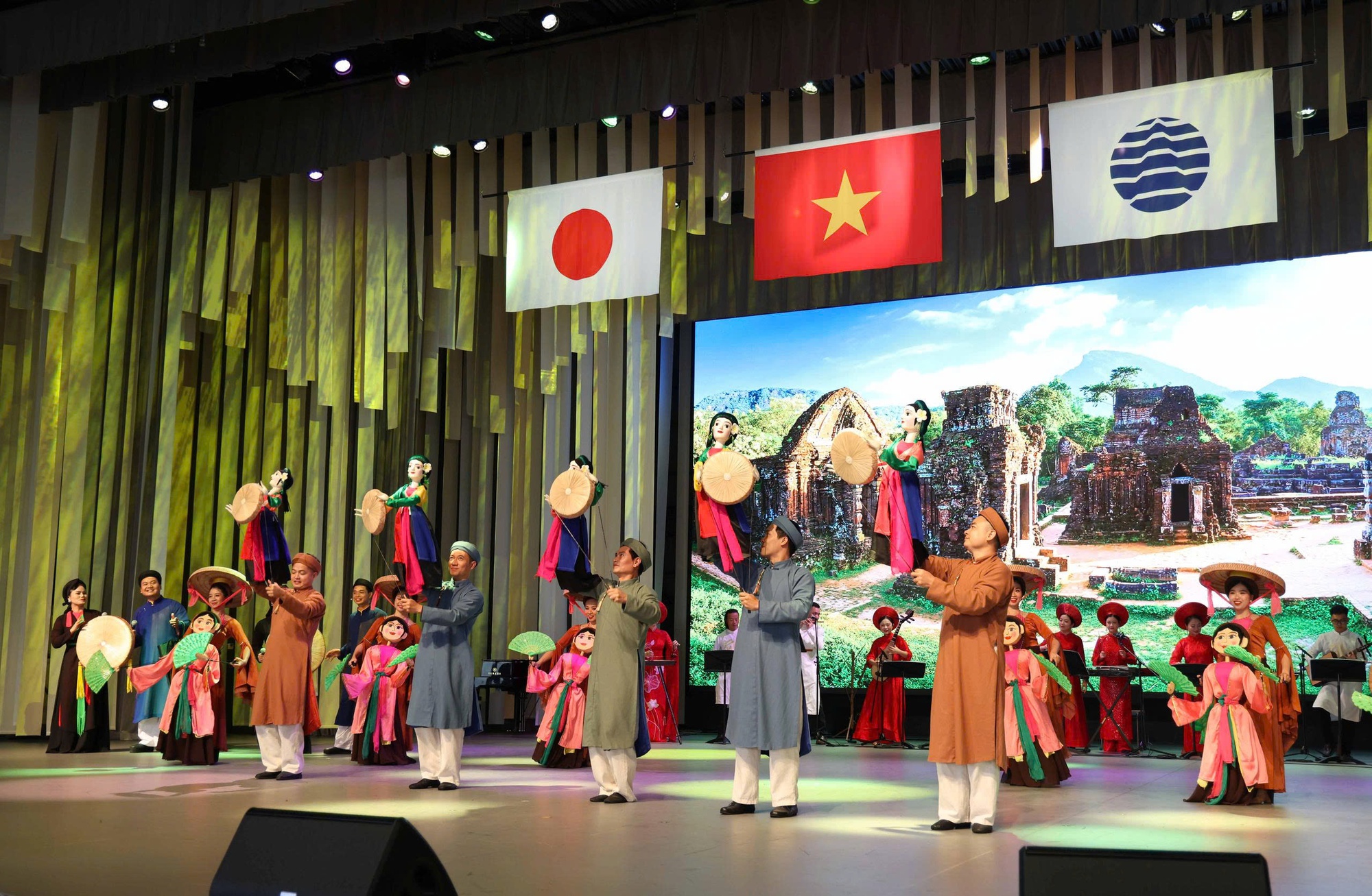 biểu-diễn-nghệ-thuật-truyền-thống-việt-nam bieu-dien-nghe-thuat-truyen-thong-viet0nam