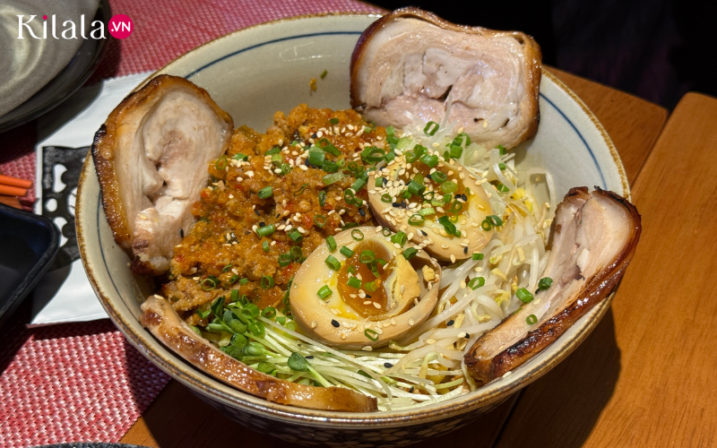 Mì-ramen-trộn-xá-xíu Mì-ramen-trộn-xá-xíu