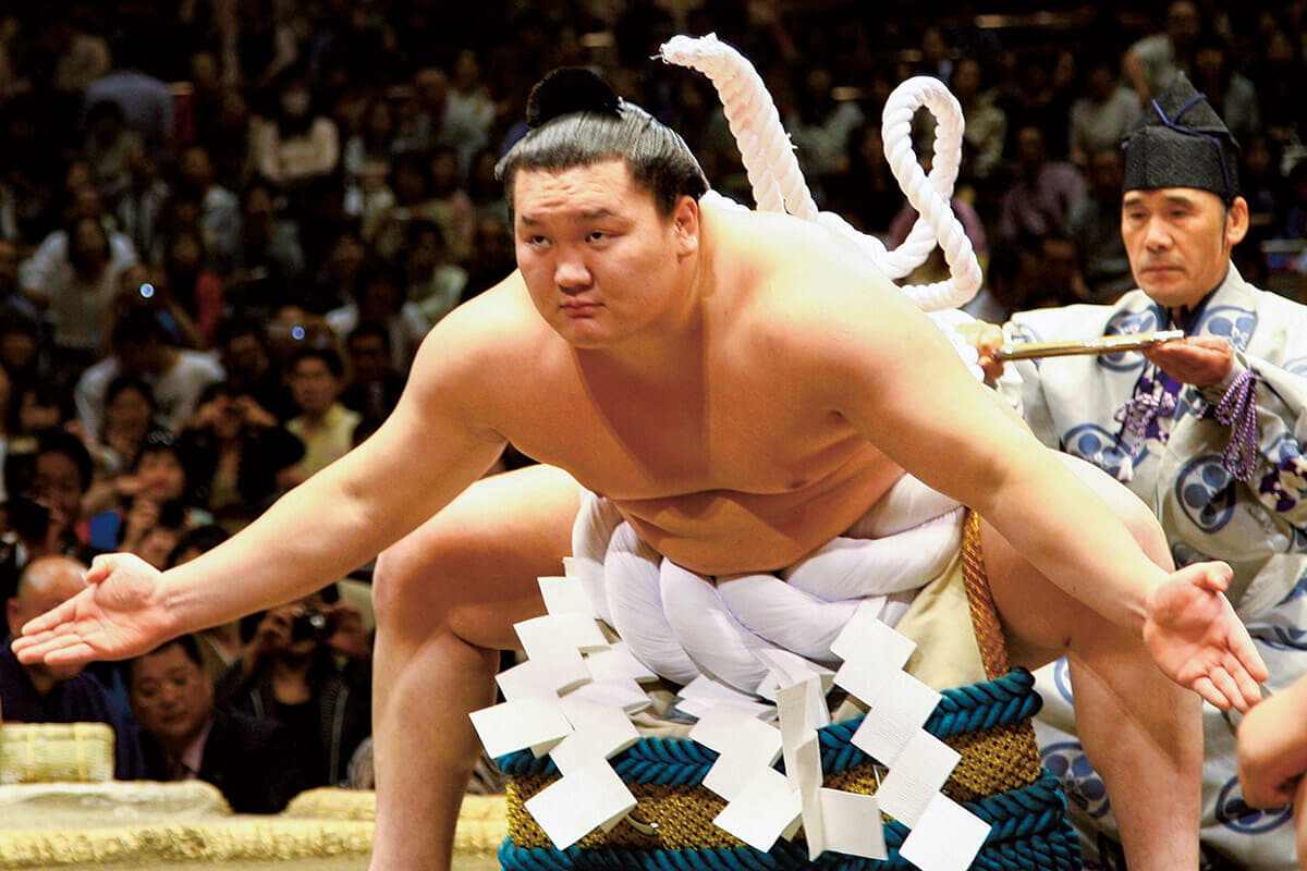 Các đô vật ngoại quốc đã thống trị thế giới sumo như thế nào?