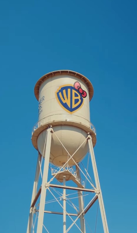 hello-kitty-warner-bros hello-kitty-warner-bros