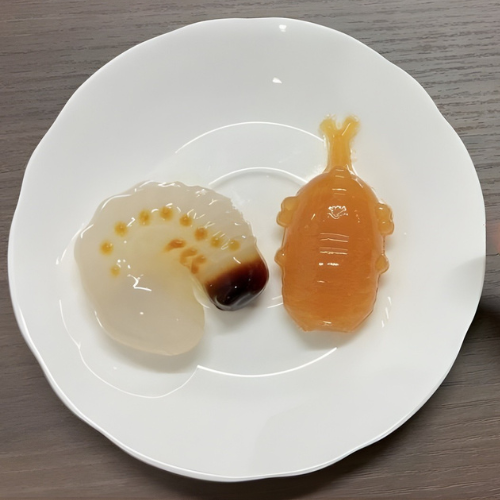 Quá giống thật! Thạch ấu trùng khiến nhiều người thích thú xen lẫn lo sợ