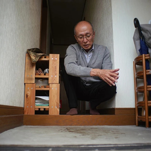 Người đàn ông thuê căn hộ nơi vợ bị sát hại trong hơn 20 năm để tìm hung thủ