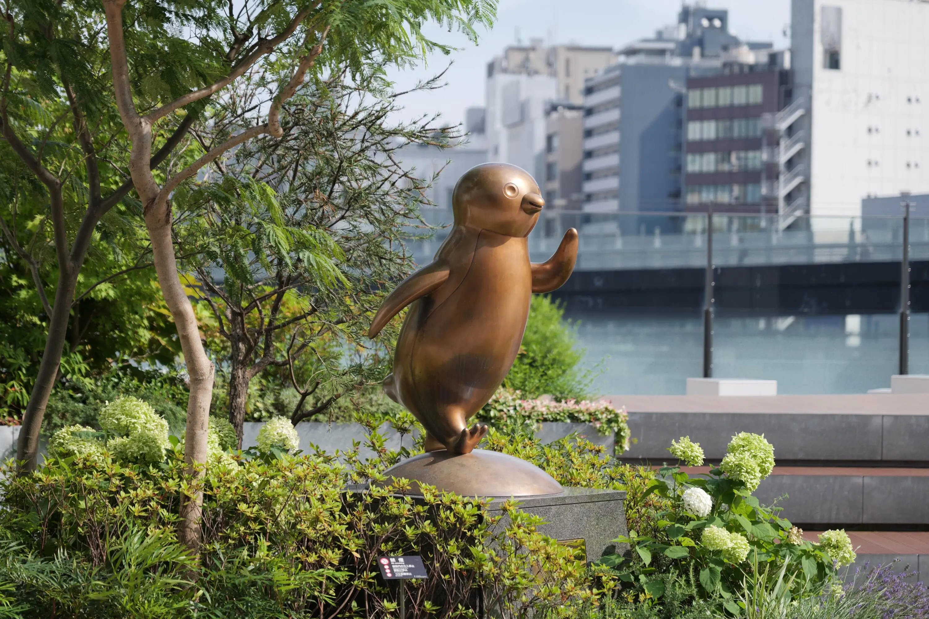 tượng-suica-penguin-ở-shinjuku