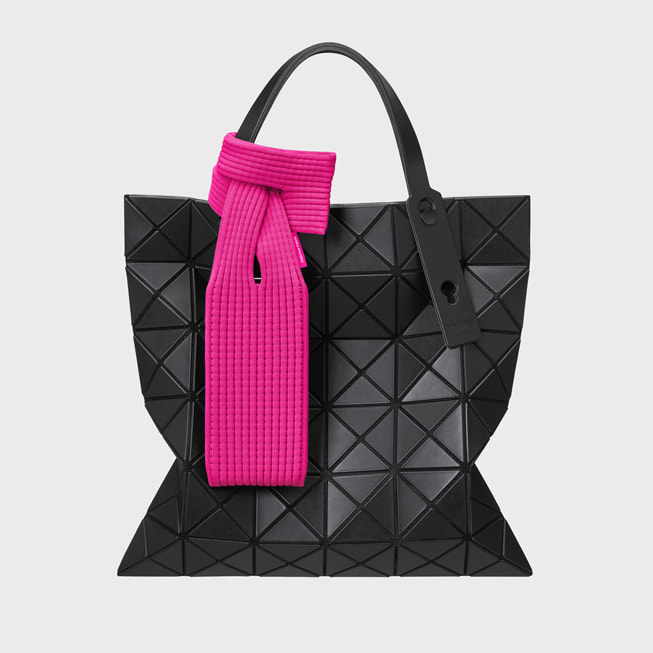 Apple-iPhone-Pocket-and-ISSEY-MIYAKE-pink-with-BAO-BAO-bag_inline