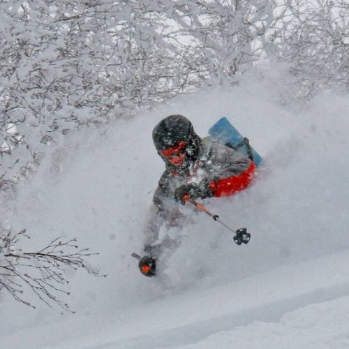 Người Nhật bức xúc khi hơn 80% vụ cứu hộ trượt tuyết ngoài khu vực quy định là khách ngoại