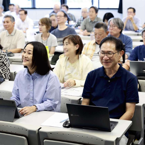 Khi những “sinh viên” Nhật Bản trở lại giảng đường ở tuổi 60