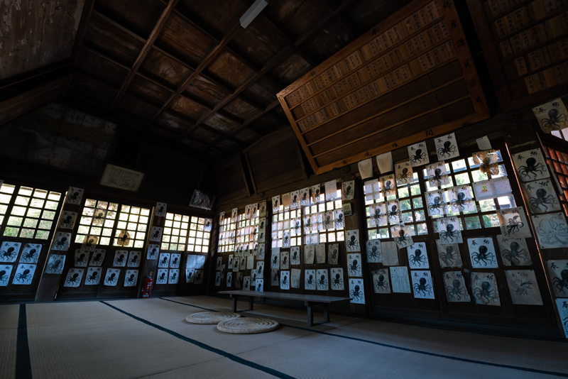 tranh-bạch-tuộc-trong-đền-hayasuhime