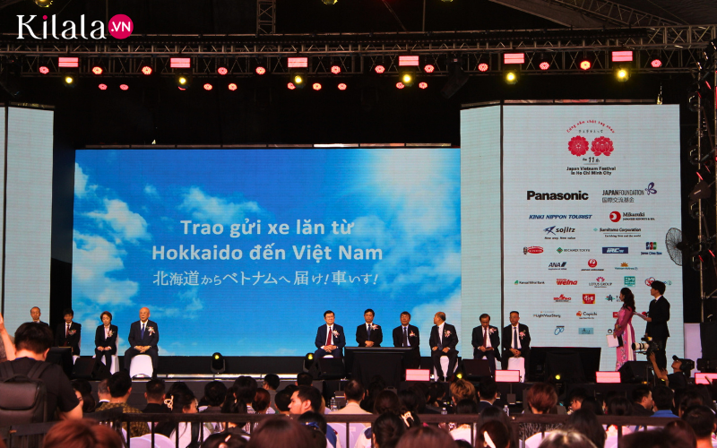 hoạt-động-hữu-nghị-giữa-hai-nước