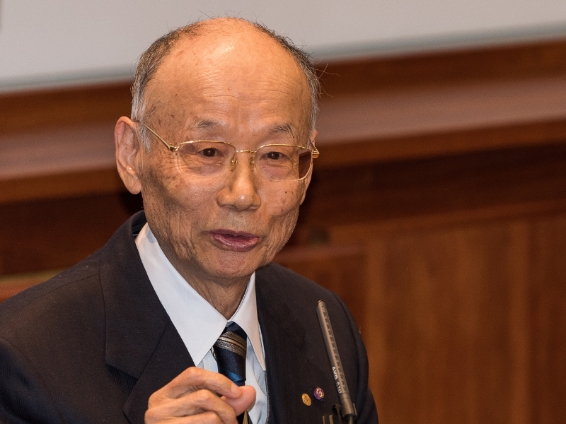 giáo-sư-omura-satoshi