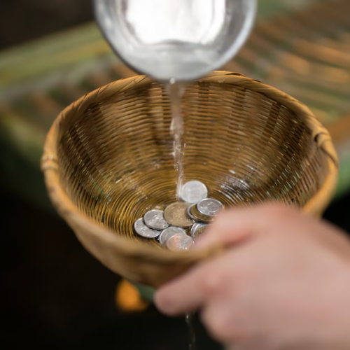 Trải nghiệm “rửa tiền” tại đền Zeniarai Benzaiten ở Kamakura